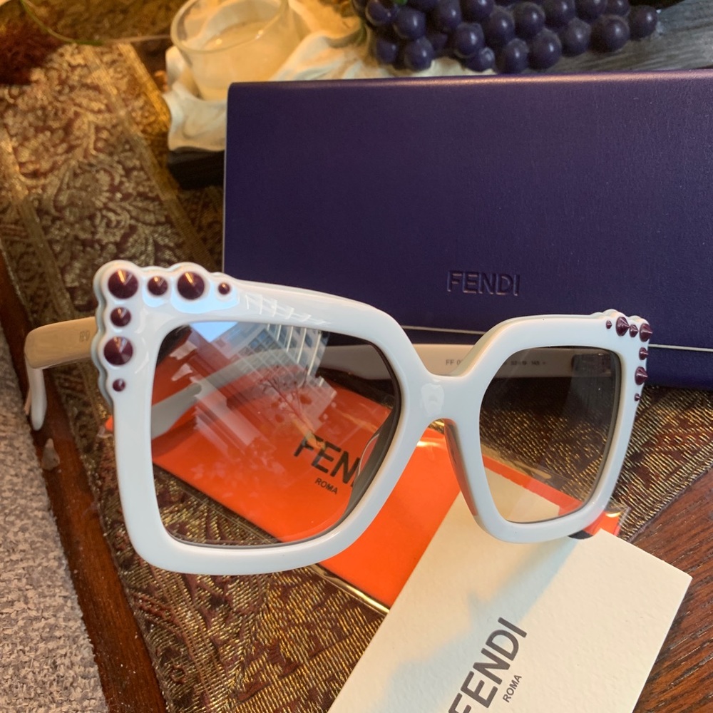 Authentic FENDI 52 Butterfly crystals acetate sunglasses - Picture 7 of 14
